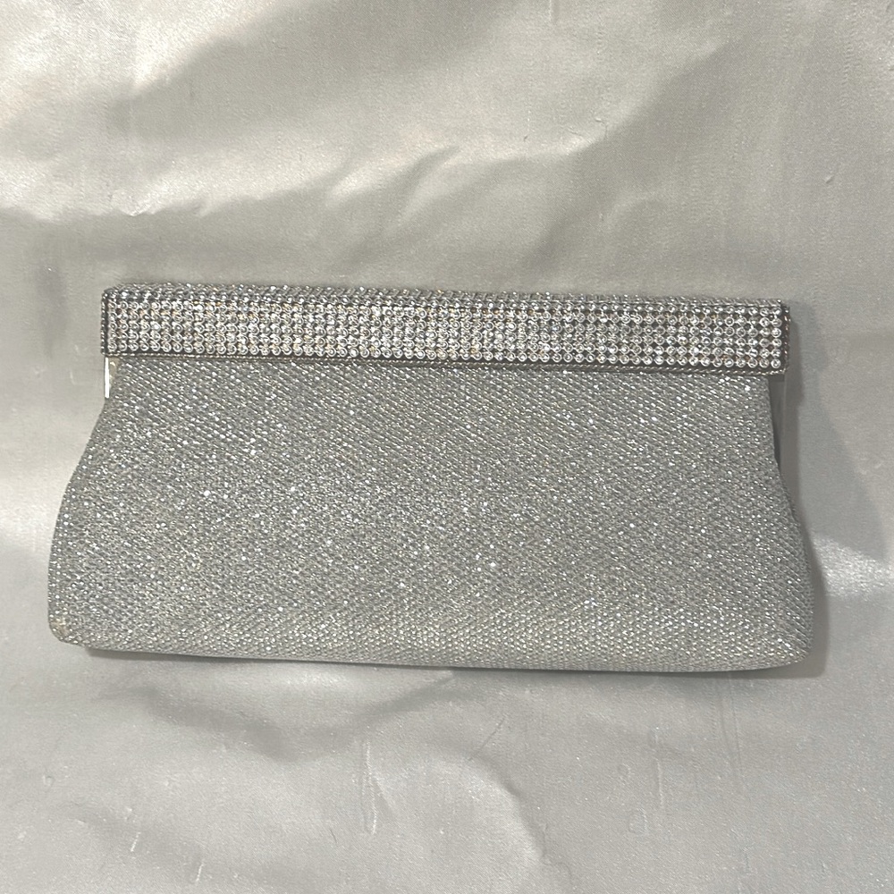 Silver rindstone clutch